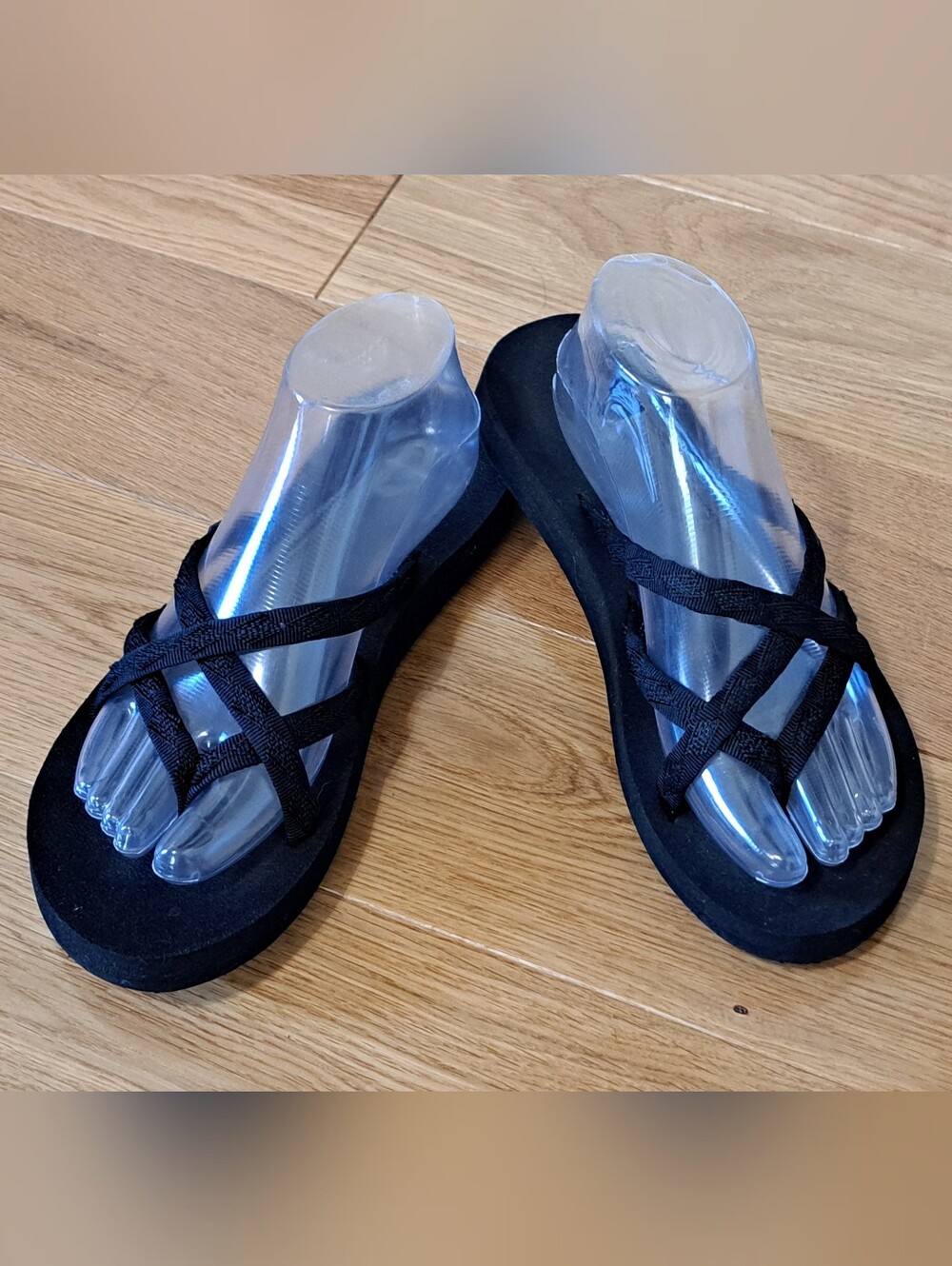 Teva Olowahu Black Sandals Women's 8 Comfort
